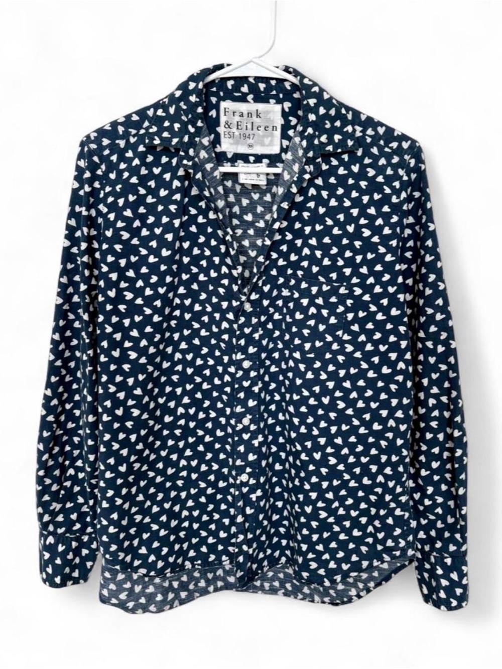 Frank & Eileen Relaxed Navy Button Up Shirt XS Hearts Preppy Classic Cotton